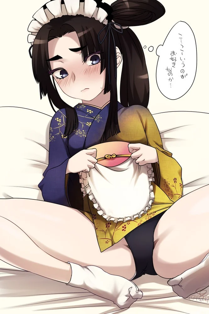 Ushiwakamaru Empregada Deitada Mostrando A Calcinha