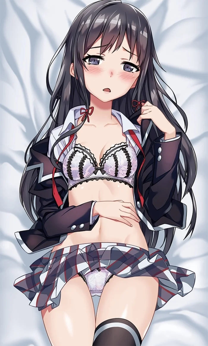 Yukino Yukinoshita Deitada Mostrando Sua Roupa Íntima