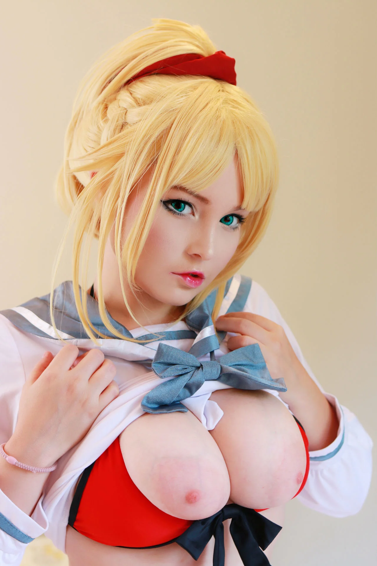 Hidori Rose - Cosplay Mordred Mostrando Seus Peitões