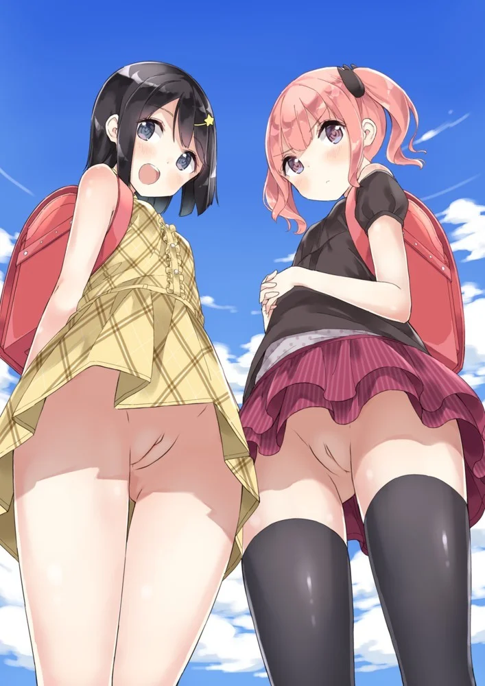 2 Lolis Colegiais Mostrando A Bucetinha